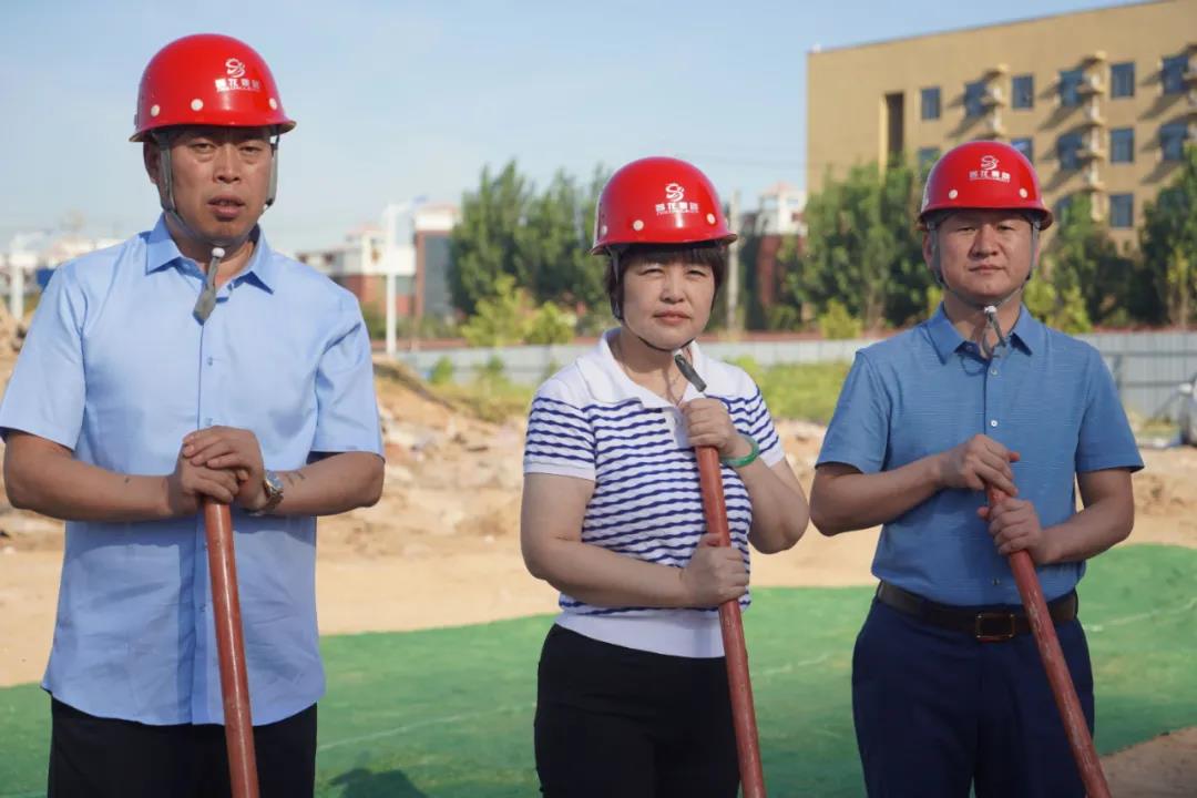 我司承建的“天悦湾项目”举行奠基仪式(图4) 我司承建的“天悦湾项目”举行奠基仪式(图4)